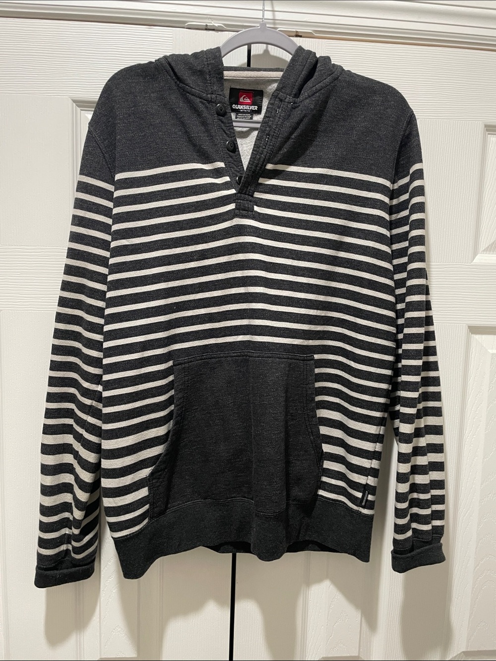 Quiksilver Men's Black and White Striped Crewneck Hoodie